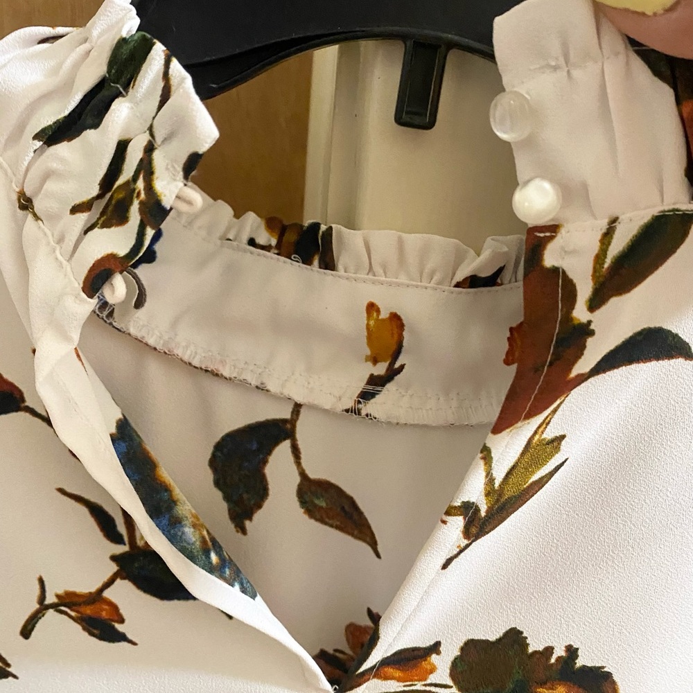 Floral Ruffle Blouse - Picture 6 of 6